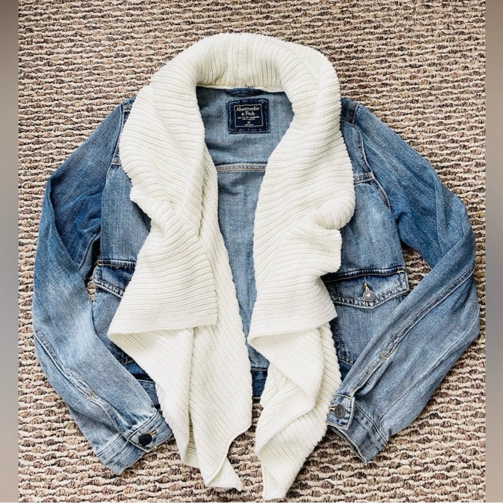 Abercrombie & Fitch Knit Waterfall Front
Jean Jacket